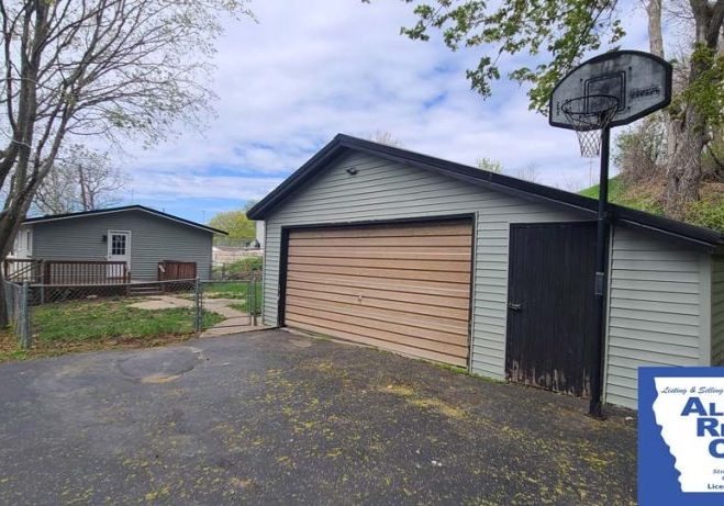 606 NE Plum St-Rhines with logo